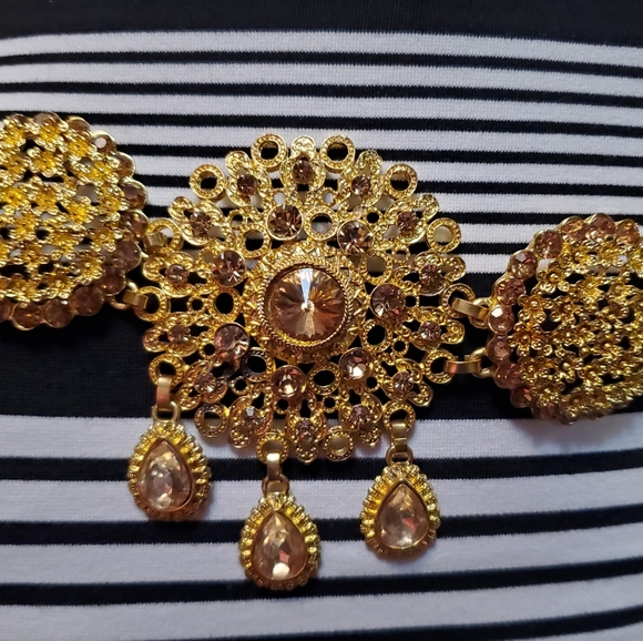 Charmed Pendant Golden Belt main image 10